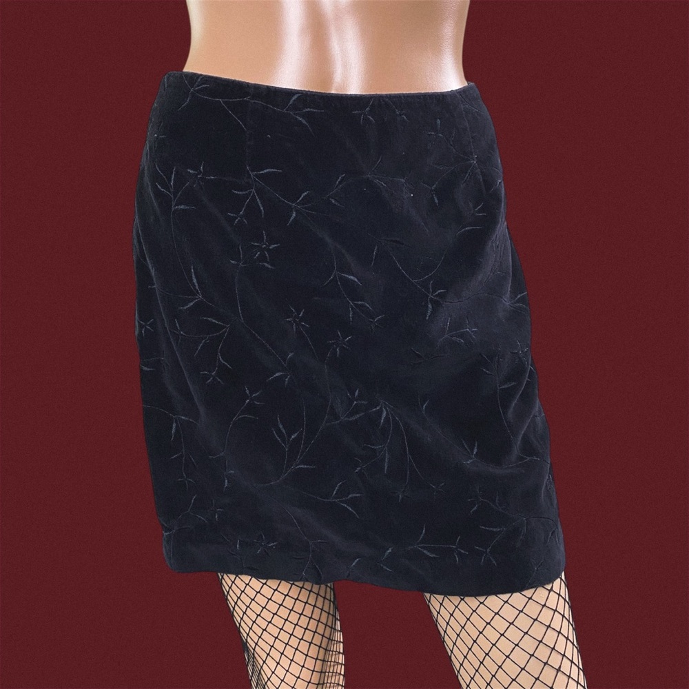 3/$25 J.Crew black velvet floral embroidered mini skirt